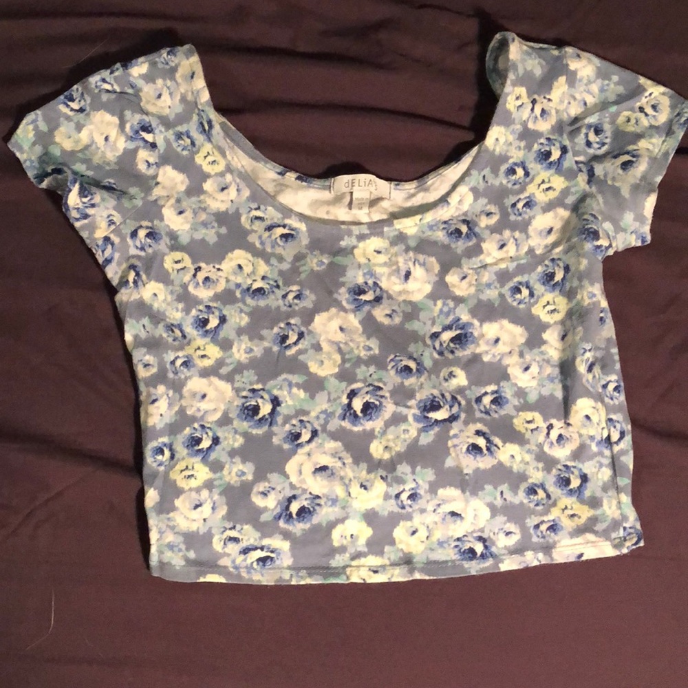 delias blue floral crop top